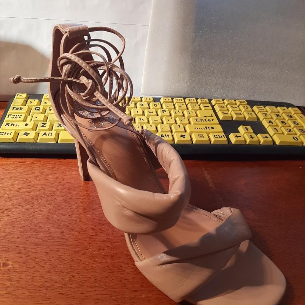 New ! Vince Camuto Andrequa High Strappy Sandal Tan Size 11